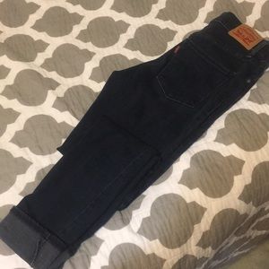 Dark Wash Levi’s, W26 L30